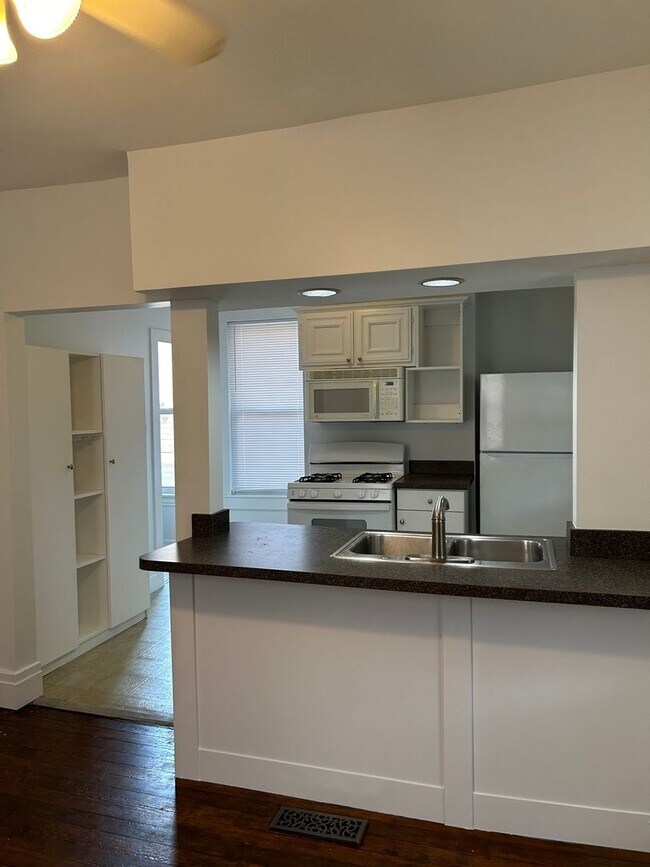 Building Photo - 3 Bedroom Duplex in Cincinnati