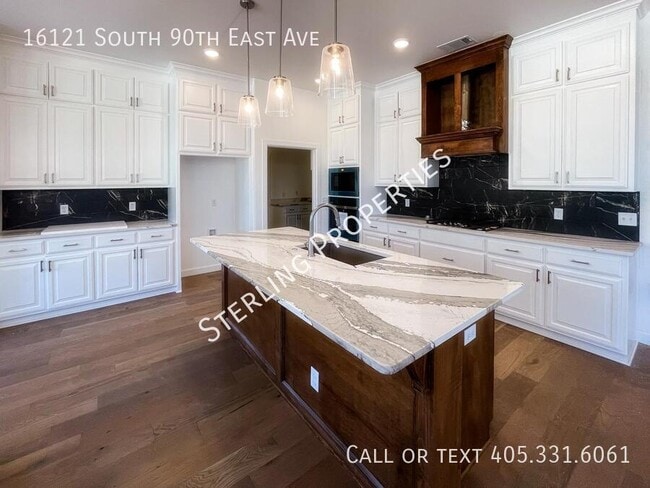 Building Photo - 16121 S 90th East Ave