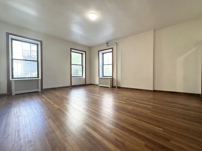 Building Photo - 240 W 104th St