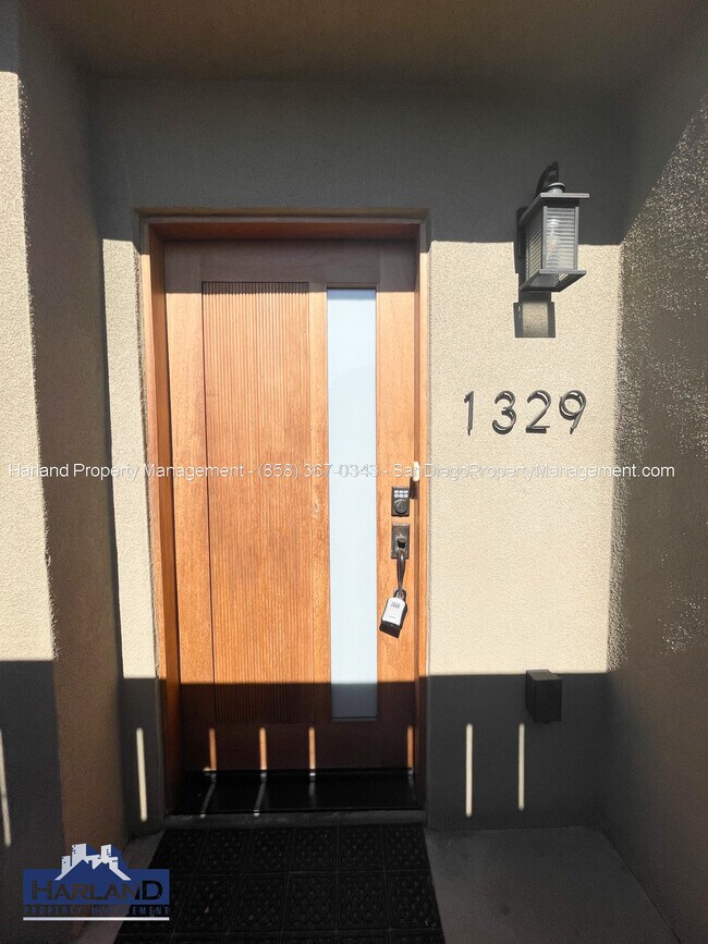 Foto del edificio - 1329 Felspar St