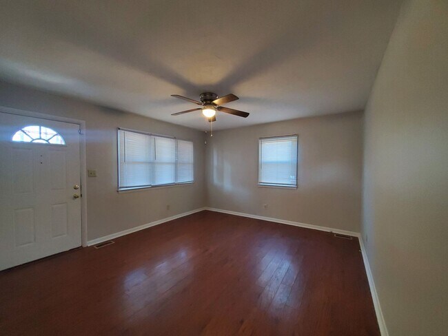 Foto del edificio - 3217 Marigold ~ Iris Gardens