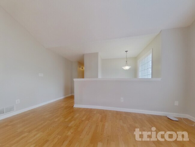 Building Photo - 3272 Greenhill Ct