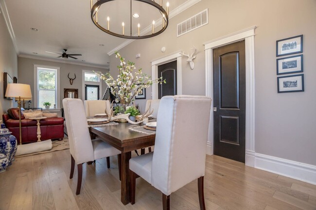 Building Photo - STUNNING Benton Park Townhome