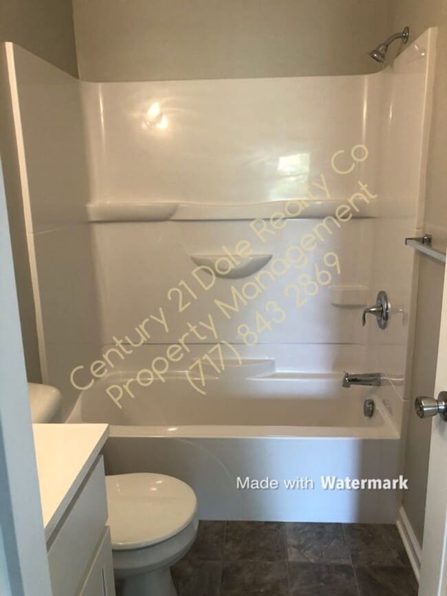 Building Photo - Lovely 2 Bedroom Home in Central School Di...