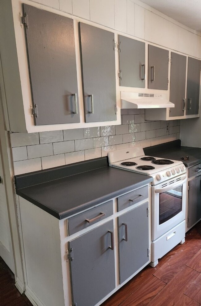 Interior Photo - 585 Marina St