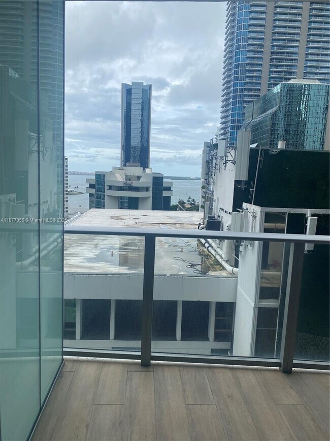 Building Photo - 1010 Brickell Ave