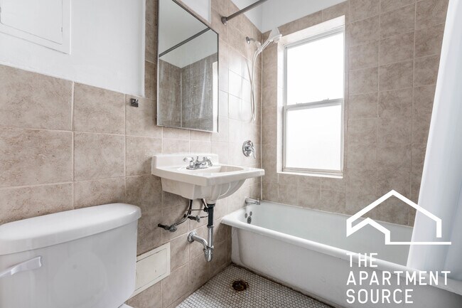 Foto del edificio - 2714 N Milwaukee Ave