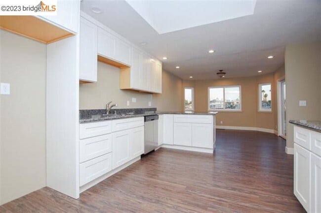 Building Photo - 1345 Shell Ct