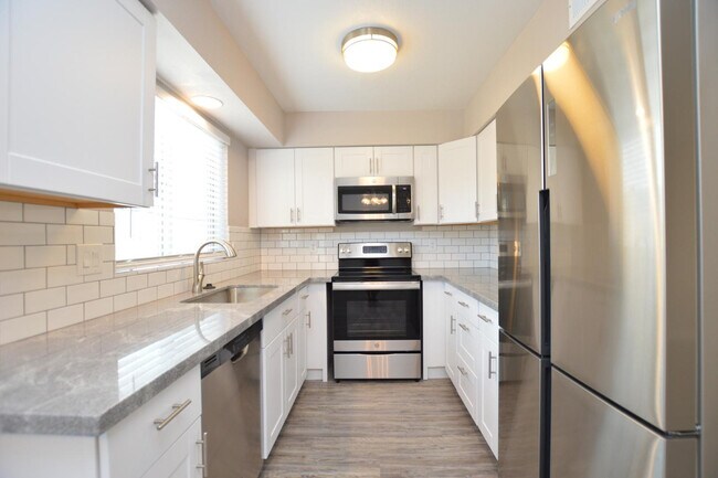 Foto del edificio - 785 N Arrowhead Dr