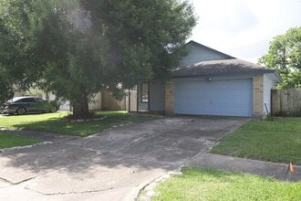 Building Photo - 14115 Clear Forest Dr