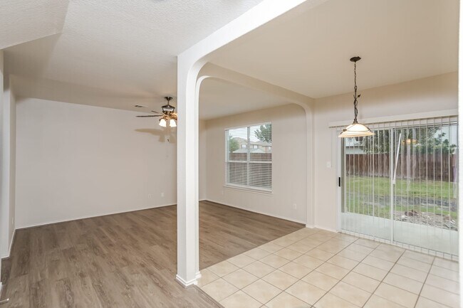Building Photo - 15419 Soaring Mesa