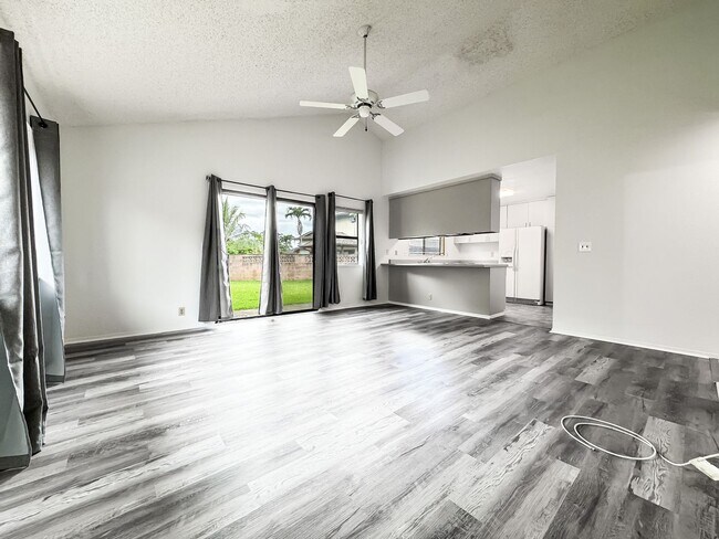 Building Photo - Pet Friendly Mililani House