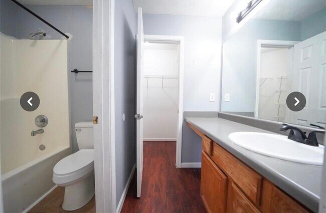 Foto del edificio - 5958 Sherwood Trace