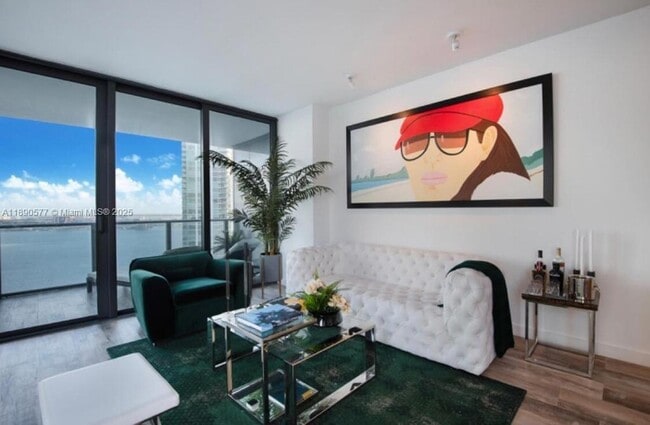 Foto del edificio - 650 NE 32nd St