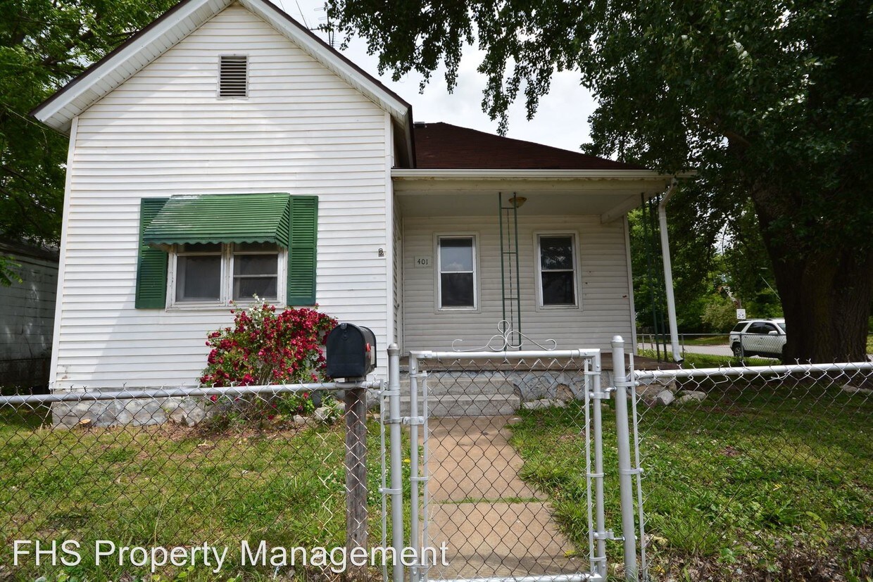 Primary Photo - 2 br, 1 bath House - 401 W Chase Street*