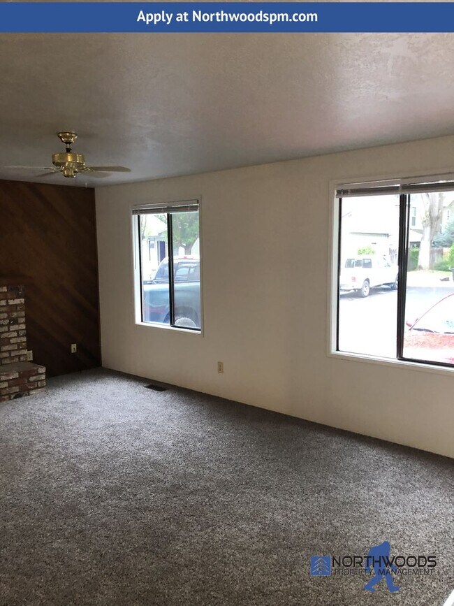 Building Photo - Nice 2 Story 3 Bedroomd 2 Bathrooms-Townhome
