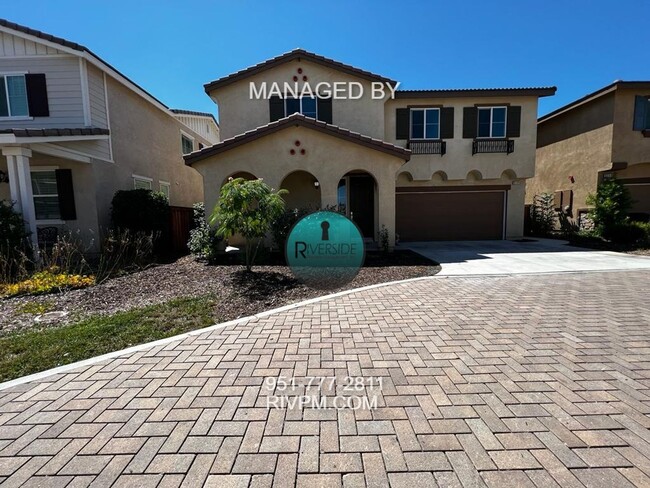 Building Photo - 5 Bedroom 3 Bath Home Nestled in Gated HOA