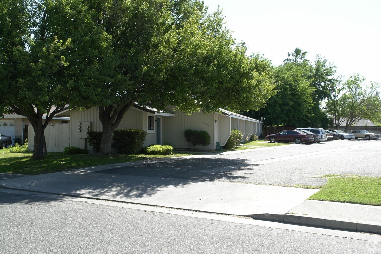 Building Photo - 2906 Determine Dr