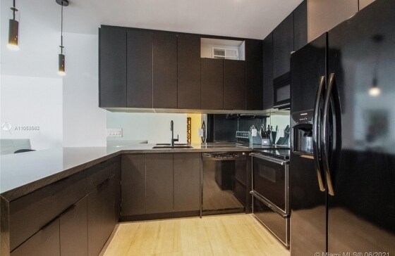 Foto del edificio - 5255 Collins Ave