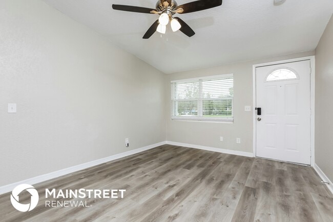 Building Photo - 2428 S Maple Ave