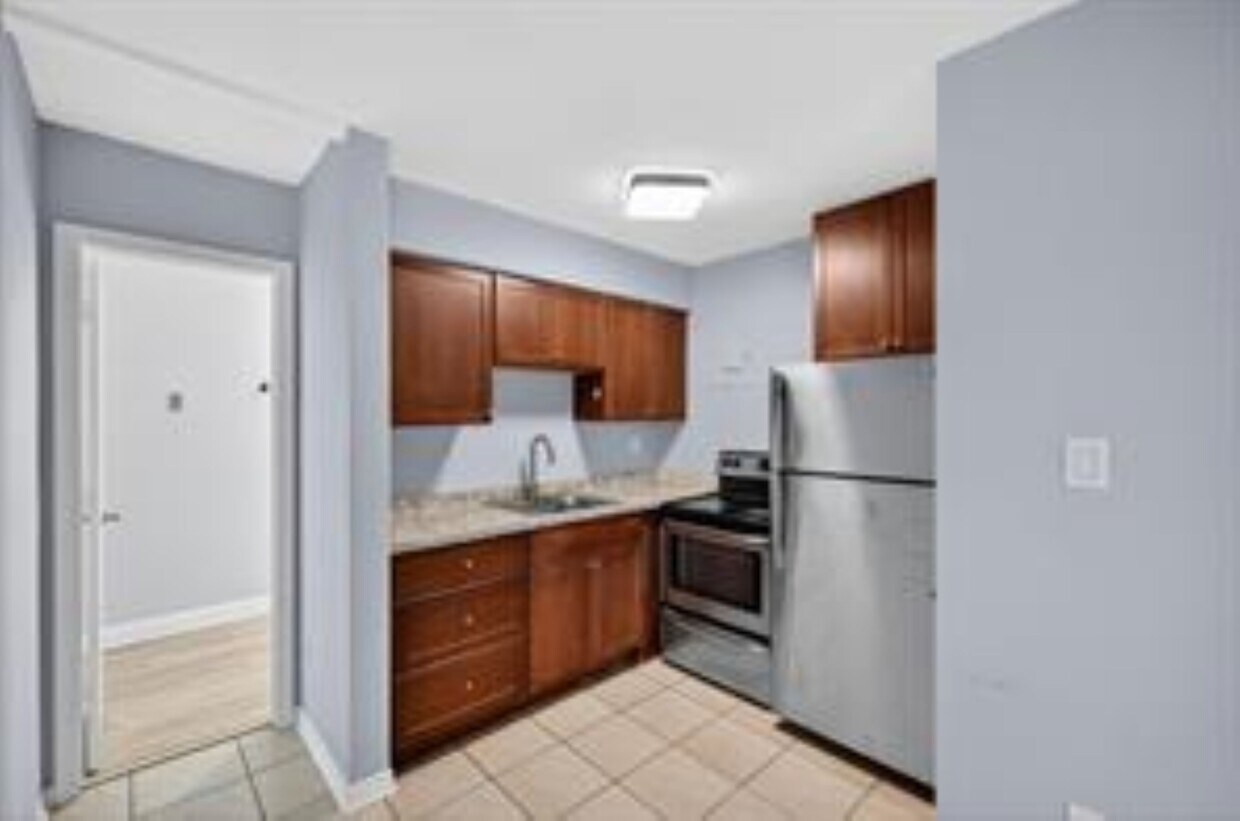 Foto principal - 1037 N Victoria Park Rd