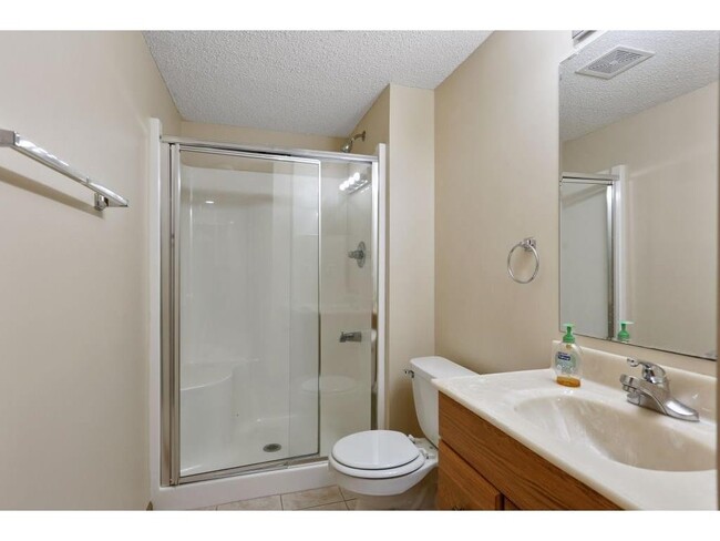 Building Photo - 2142 Groveland Way