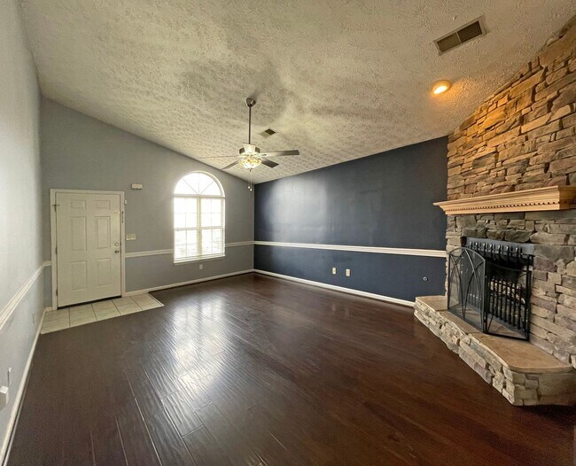 Foto del edificio - COMING SOON! Lovely Single Family Home; 3 ...