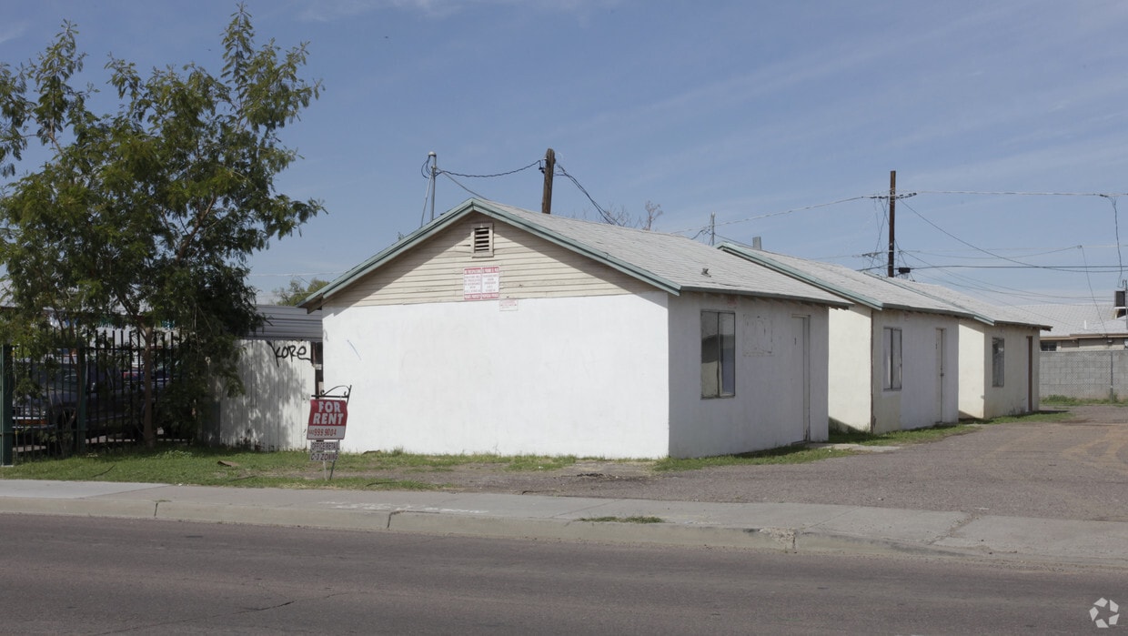 2822 W Mcdowell Rd, Phoenix, AZ 85009 Apartments in Phoenix, AZ