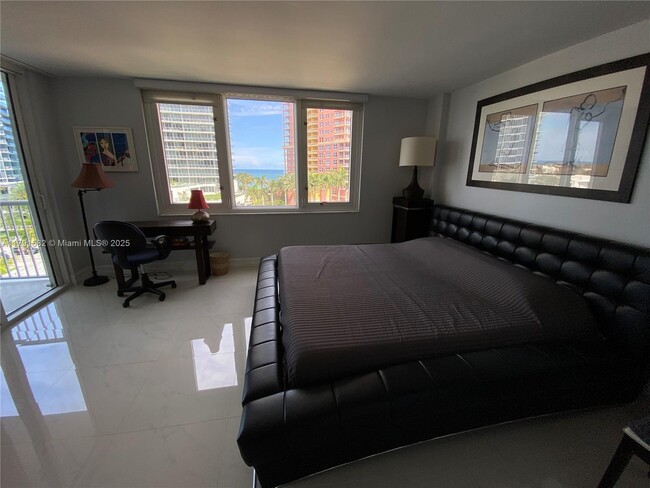 Foto del edificio - 2200 NE 33rd Ave
