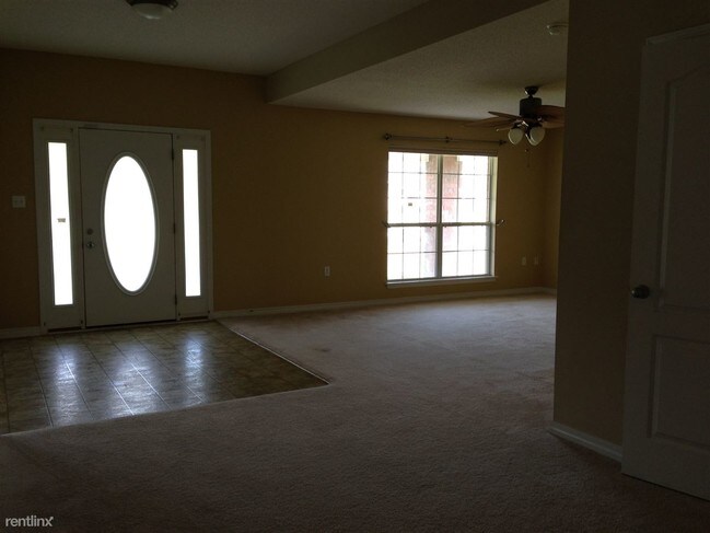 Building Photo - 10304 Lake Forest Dr
