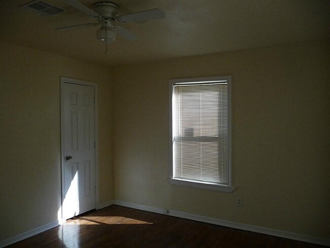 Building Photo - 10900 Bentley St