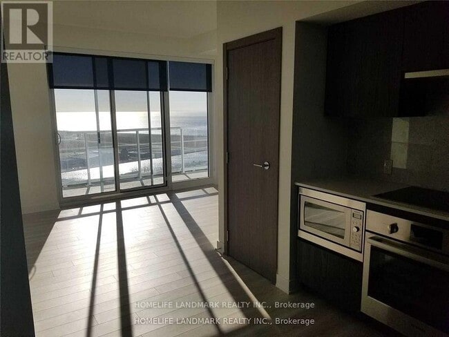 Photo du bâtiment - 17 Bathurst St