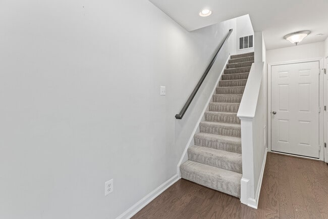 Entryway - 7125 Rowlock Aly