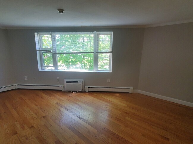 Building Photo - 39 Bigelow St