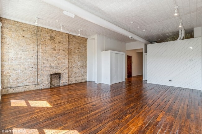 Building Photo - 1824 S Halsted St