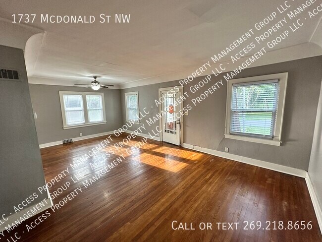 Foto del edificio - 1737 Mc Donald St NW