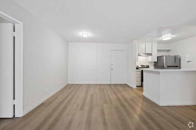 2 habitaciones, 2 baños - 1100 pies cuadrados - Comedor - Pacific Pointe Apartments