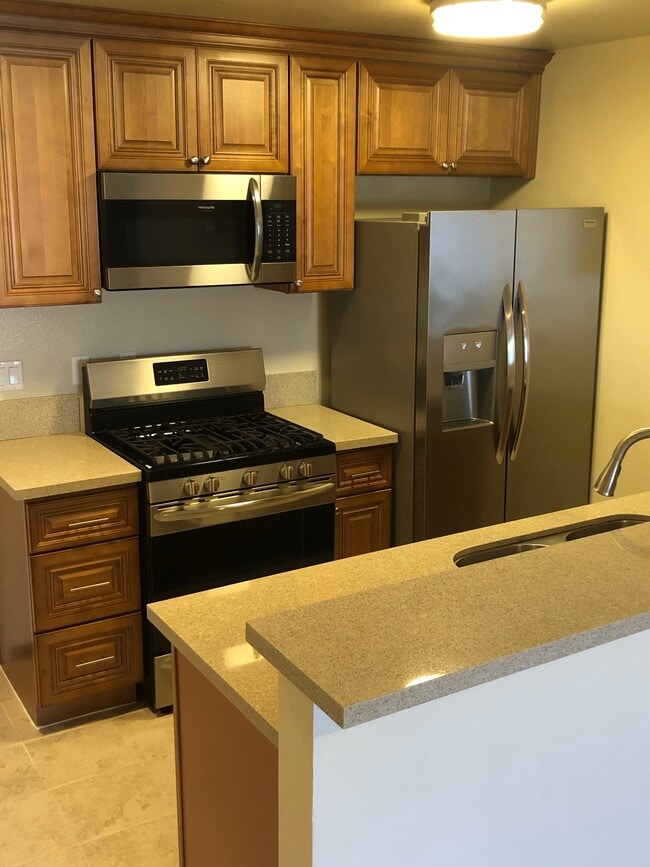 Photo - 1340 N Curson Ave (Los Angeles, CA) Apartments