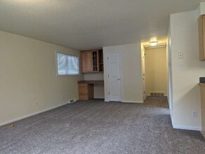 Building Photo - 18 Durian Ct