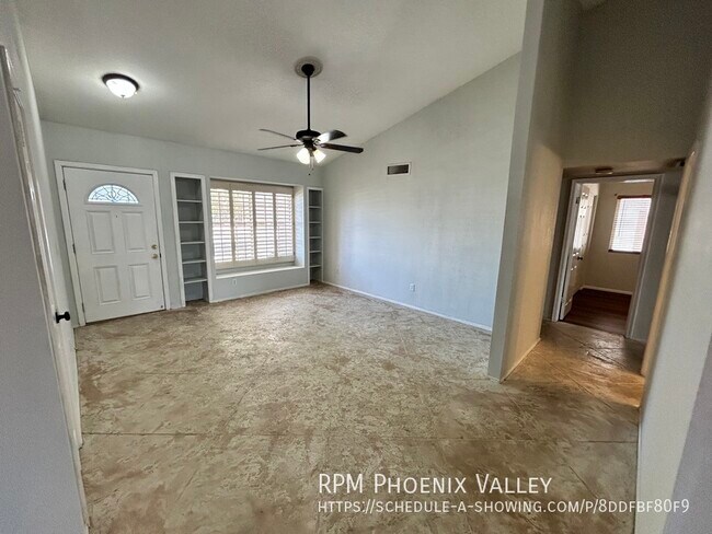 Foto del edificio - Glendale 4/2 w/Pool + *NEW* Flooring + *NE...