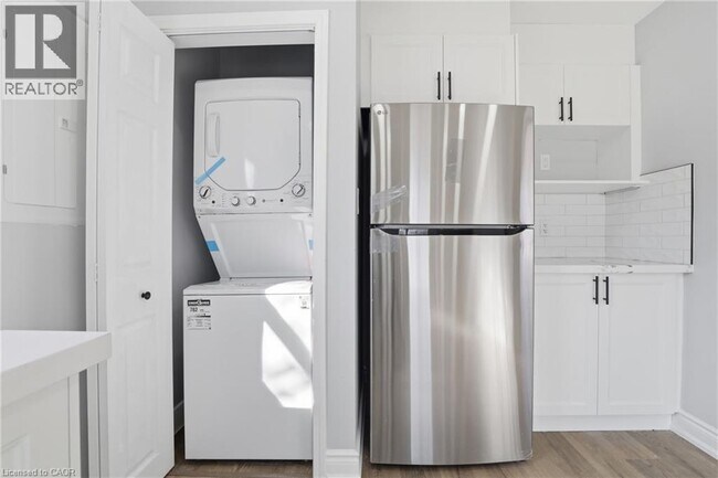 Building Photo - 81 MacLennan Ave