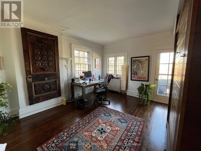 Building Photo - UNIT #1 ON 2ND FLOOR - 8 1/2 RANGE Rd