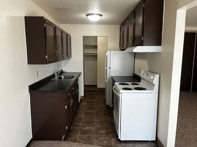 Building Photo - Parkwood Apartments