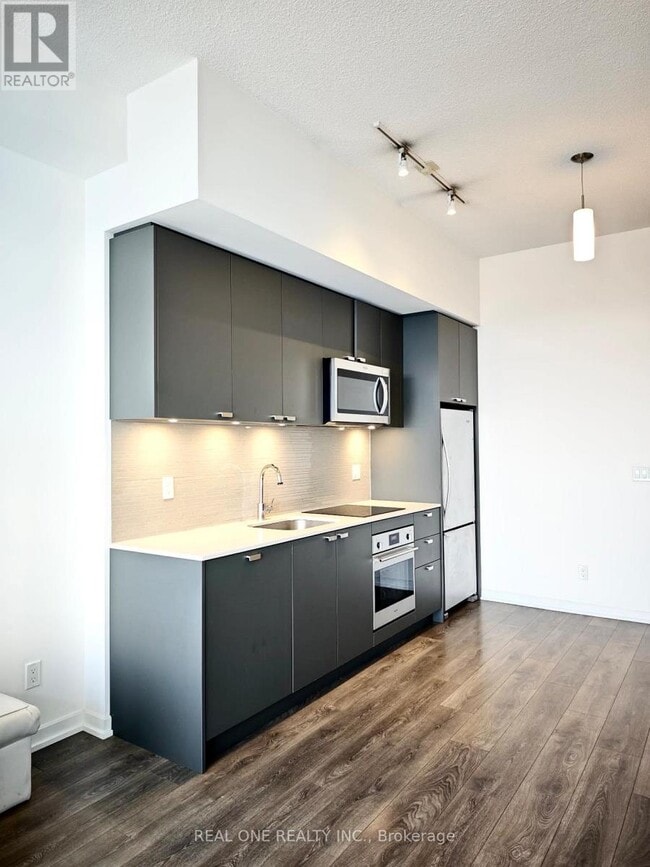 Photo du bâtiment - 56 Forest Manor Rd