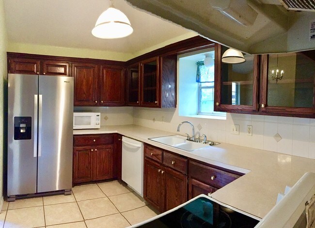 Building Photo - 1204 Melisa Dr