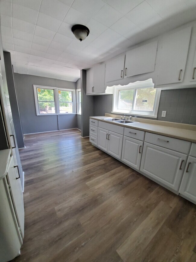 Foto del edificio - 100 Wellington Ave