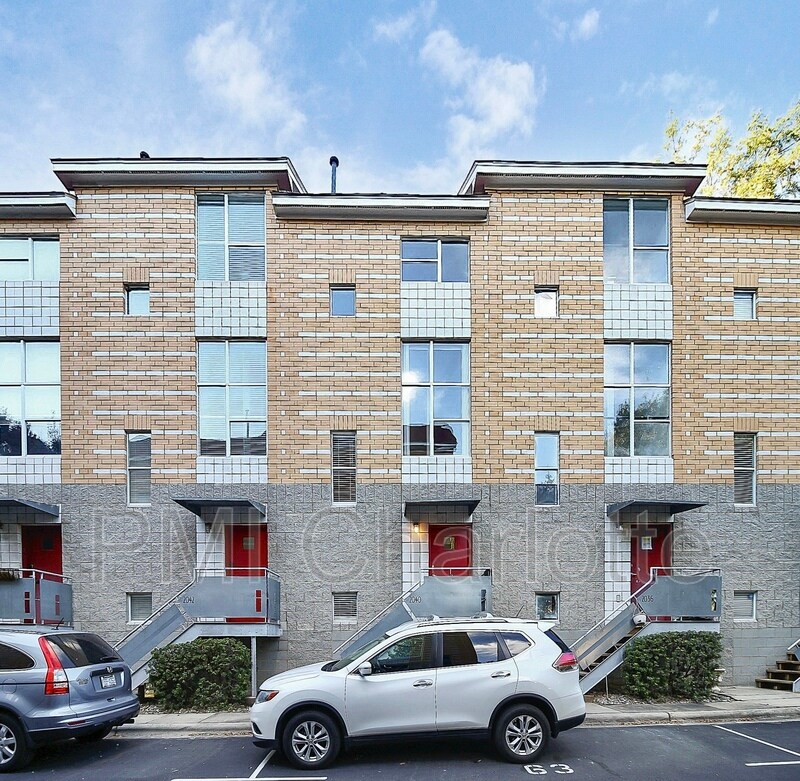 Foto principal - 2040 Atherton Heights Ln