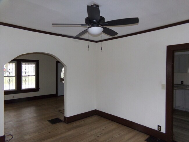 Building Photo - Charming 3 Bed 1 Bath Home