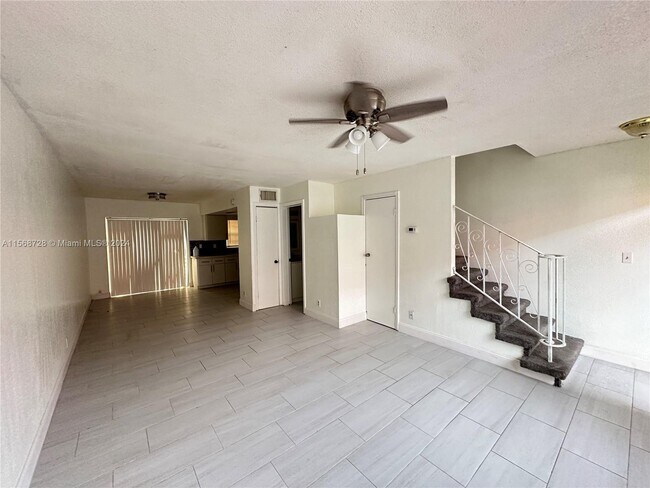 Foto del edificio - 5241 NW 27th St