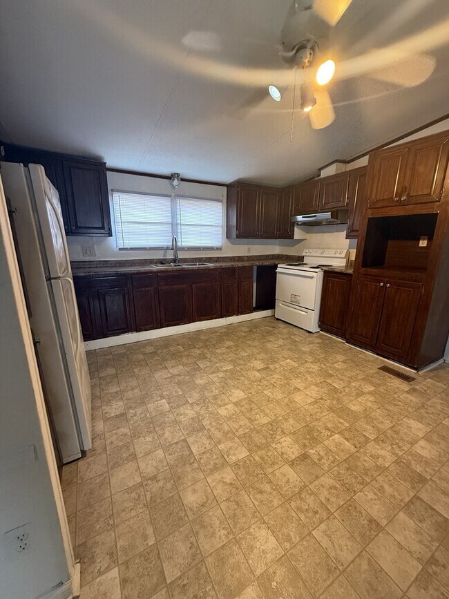 Foto del edificio - 110 Bratton Dr